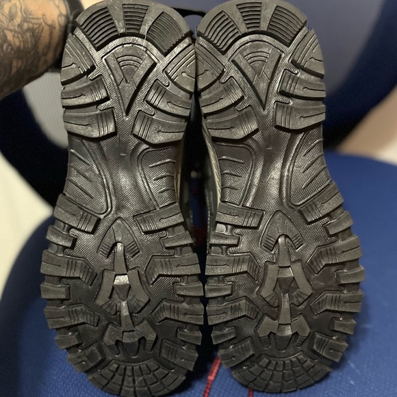 NWT Ozark Trail winter hiking boots with durable grip - Picture 5 of 5